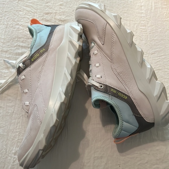 26. Ecco Fluid Form Tennis Shoes / Sneakers in Off White, Cyan, and Peach - Picture 5 of 12